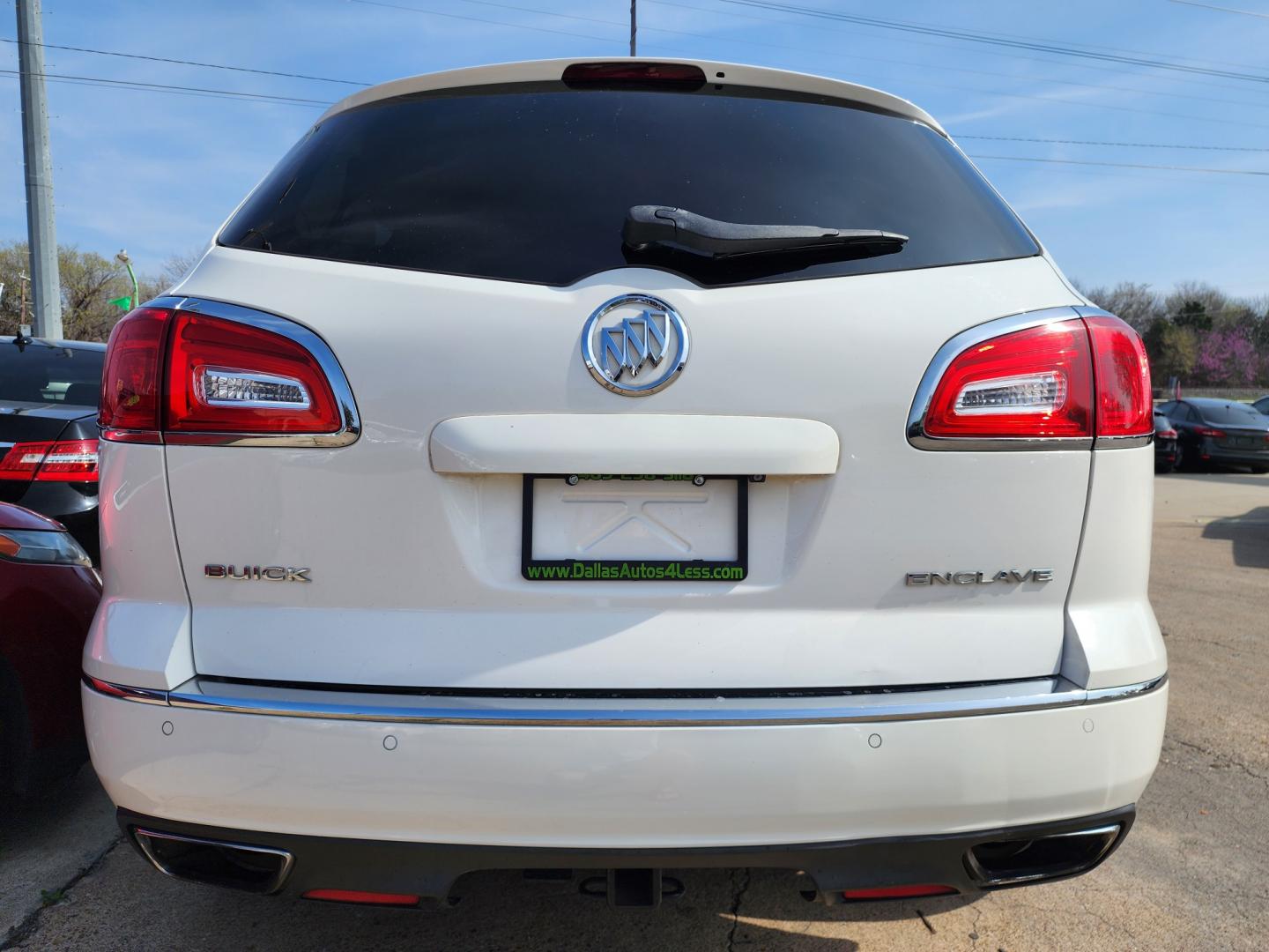 2014 WHITE Buick Enclave Leather (5GAKRBKD2EJ) with an 3.6L V6 DOHC 24V engine, 6-Speed Automatic Overdrive transmission, located at 2660 S.Garland Avenue, Garland, TX, 75041, (469) 298-3118, 32.885387, -96.656776 - Photo#4